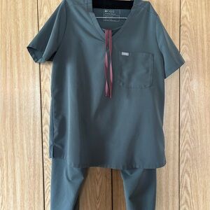 FIGS large scrubs